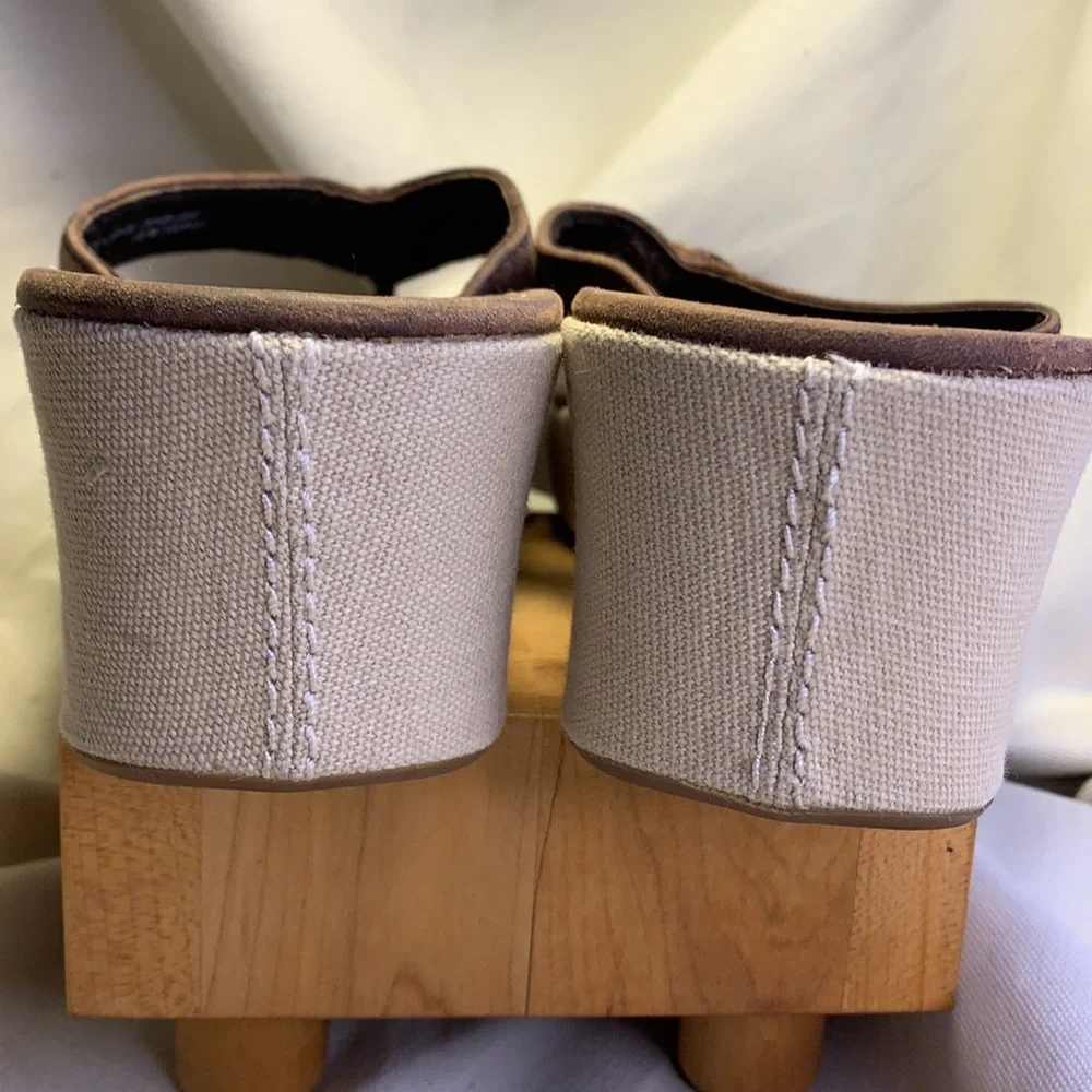 NWOT Olukai leather wedge/platform sandals Melia